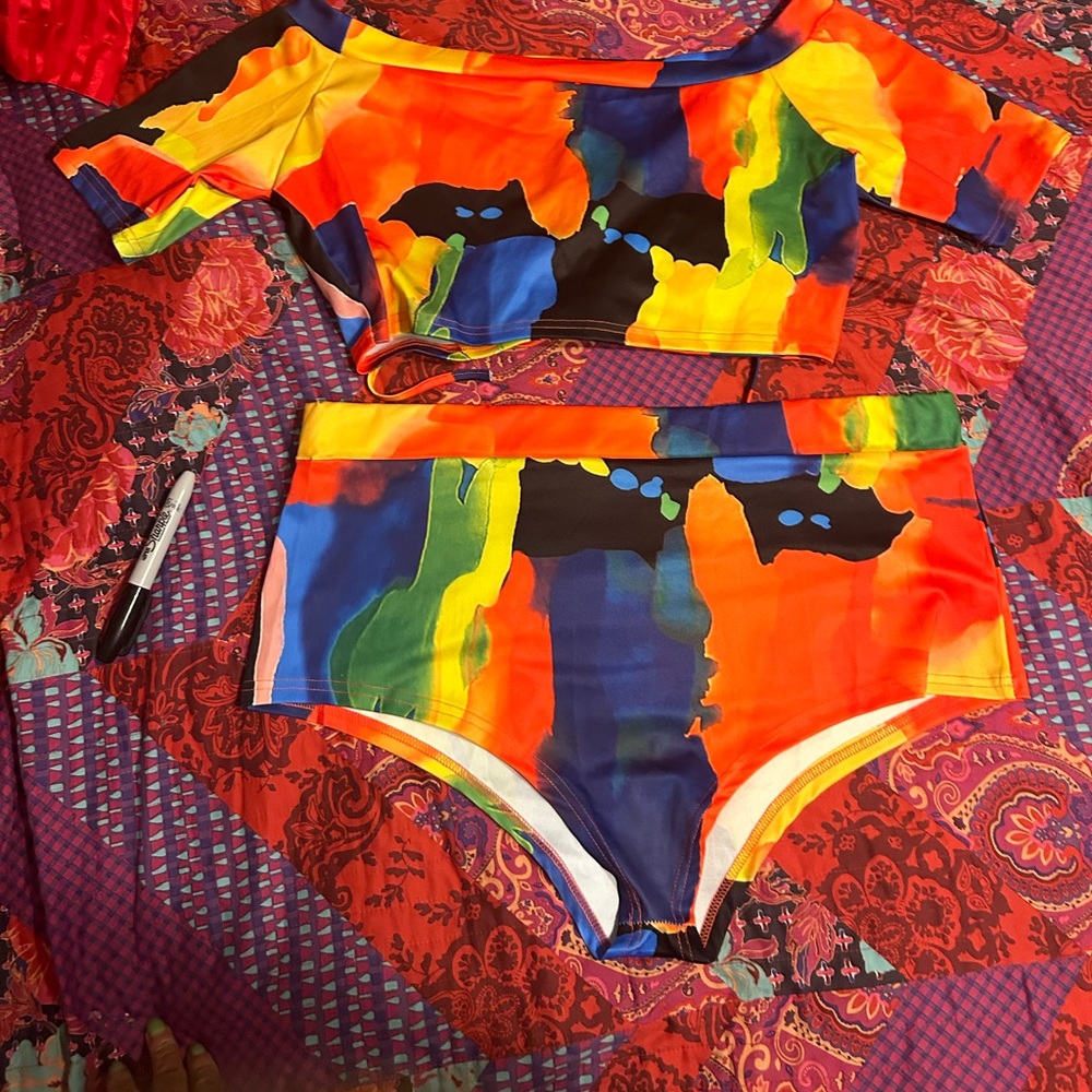 Plus size Multicolored 2piece swim suit. Size 4X